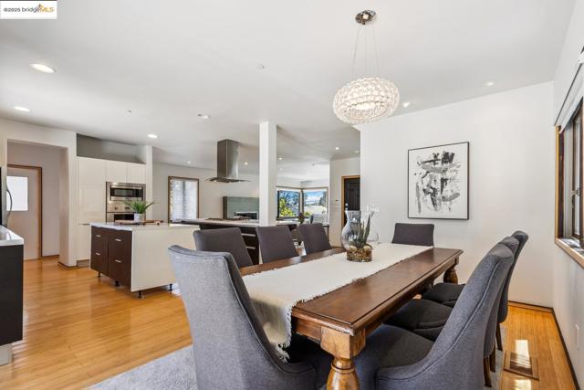 2912 Hillside DR, Burlingame CA: https://media.crmls.org/mediaz/ba5bbbaf-531c-4d8c-b5bb-6740206adbd9.jpg
