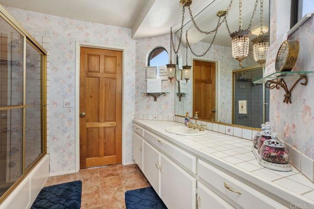23742 Calistoga Pl, Ramona CA: https://media.crmls.org/mediaz/ba5bc322-e19a-4aa4-a04d-da0b4dd35860.jpg