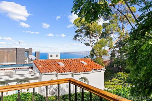 7725 Whitefield Pl, La Jolla CA: https://media.crmls.org/mediaz/ba5d233d-627a-4c60-aeac-bb6440969a4f.jpg