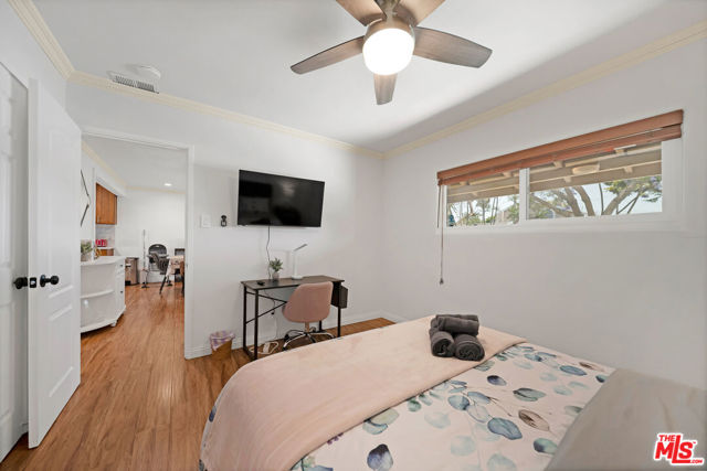 Image 5 of 45 For 15213 Daphne Avenue