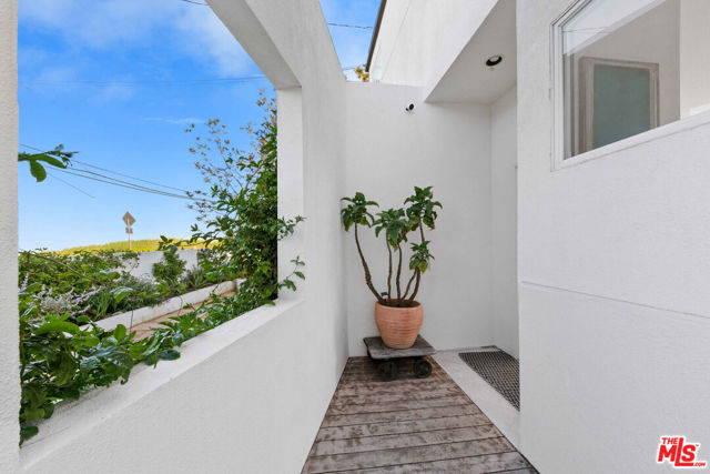 2727 Corral Canyon Road, Malibu CA: https://media.crmls.org/mediaz/ba5df04d-4551-43e5-8c4e-bf9aab4a8b98.jpg