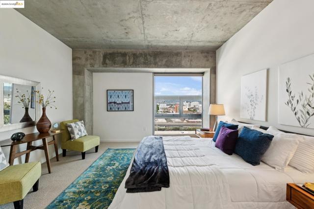 428 Alice St., Oakland CA: https://media.crmls.org/mediaz/ba5e8c6d-48b2-47d3-b5c2-9a78007eeab3.jpg