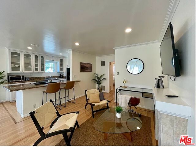 1111 11th Street, Santa Monica CA: https://media.crmls.org/mediaz/ba5f05e1-ea3c-44df-915b-06b71387b806.jpg