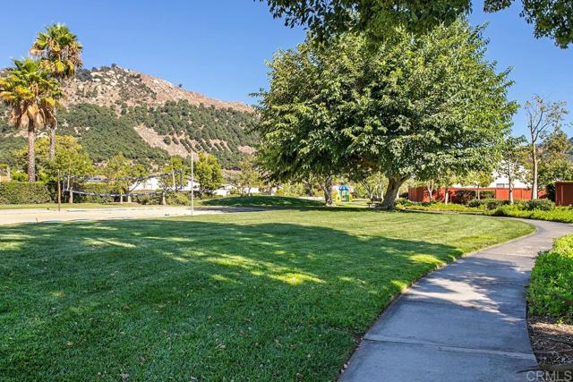 4016 Lake Shore Lane, Fallbrook CA: https://media.crmls.org/mediaz/ba5f0b05-4a13-43a1-9141-affbe815048d.jpg