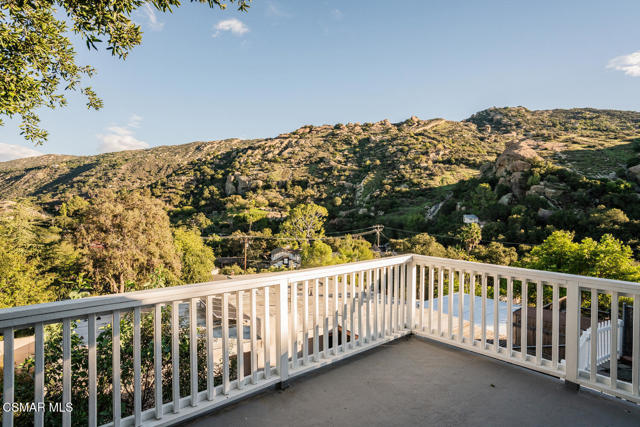 1088 Alta Vista Road, Simi Valley CA: https://media.crmls.org/mediaz/ba5f1dd1-8750-4007-9c54-028ce8719876.jpg