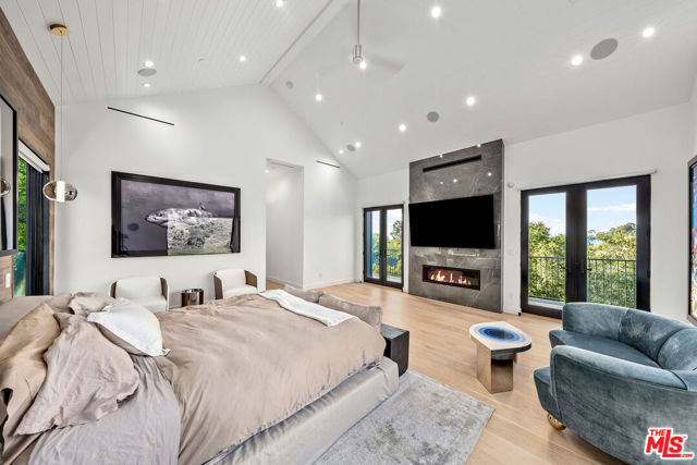 3140 Coldwater Canyon, Studio City CA: https://media.crmls.org/mediaz/ba5f42c4-2454-4c18-96cc-c8469b6fbf00.jpg