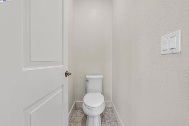Image 34 of 55 For 382 Crestview Cir