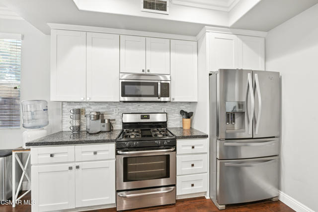 6224 Tangelo Place, Simi Valley CA: https://media.crmls.org/mediaz/ba5f8442-bbcb-4bfb-b734-a49405251b0c.jpg