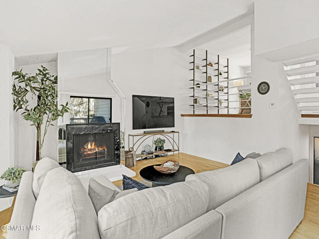 1206 S Westlake Boulevard, Westlake Village CA: https://media.crmls.org/mediaz/ba607bea-56b2-47be-bc75-836064e3d24d.jpg