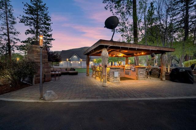 5422 Schulmeyer Gulch Road, Yreka CA: https://media.crmls.org/mediaz/ba60aada-32e0-44dc-a1b7-d833093f502c.jpg