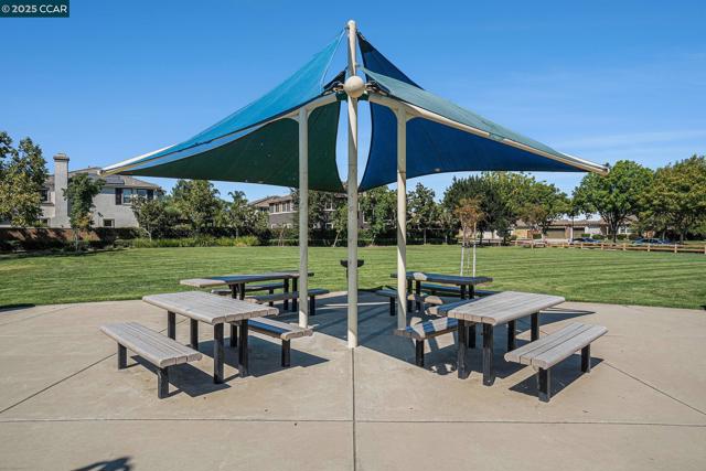 2029 Fitzgerald Way, Brentwood CA: https://media.crmls.org/mediaz/ba610efa-3a9f-4e42-8822-c2c754483c45.jpg