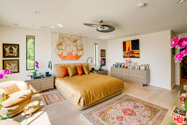 1821 Loma Vista Drive, Beverly Hills CA: https://media.crmls.org/mediaz/ba61ddd9-fb05-4c59-a211-599b24fe553e.jpg