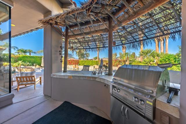 261 Loch Lomond Road, Rancho Mirage CA: https://media.crmls.org/mediaz/ba6211fb-eeac-4302-85ba-1cc648e83544.jpg