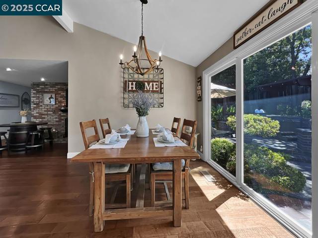 14 Mt Eden Pl, Clayton CA: https://media.crmls.org/mediaz/ba622226-2def-4c3e-bdfa-15fb08f1a72a.jpg