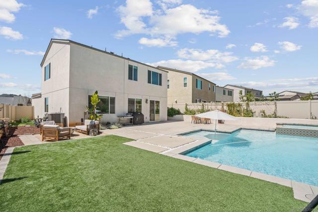 35111 Cooper Pl, Fallbrook CA: https://media.crmls.org/mediaz/ba6242f9-fb7b-4c98-9bea-1747b8edc678.jpg