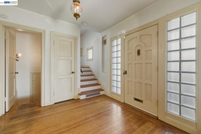 3890 Serrano St, Martinez CA: https://media.crmls.org/mediaz/ba62c6da-ffb5-4297-a295-0f2e779e7647.jpg