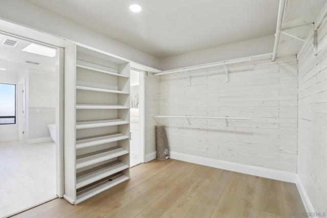 4367 Summit Dr, La Mesa CA: https://media.crmls.org/mediaz/ba62e2c4-a106-472c-8a91-87da4574bf0c.jpg