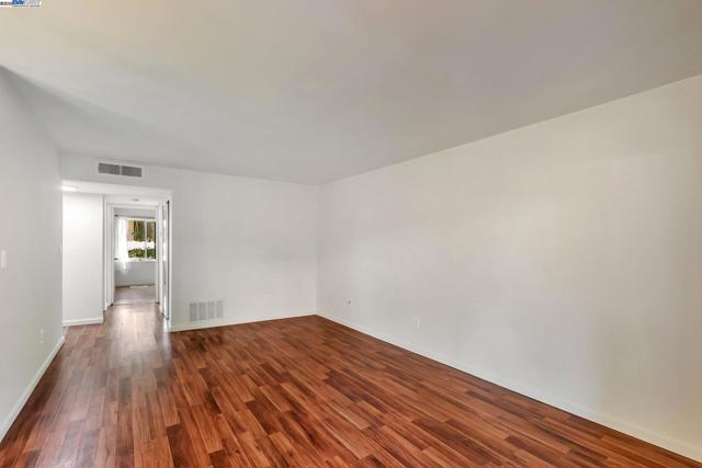 291 Tradewinds Dr, San Jose CA: https://media.crmls.org/mediaz/ba633120-35b7-45c0-b8be-683cf963128f.jpg