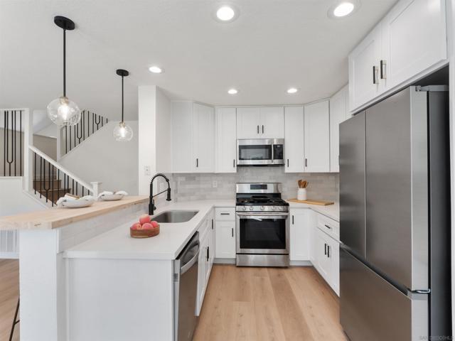 2277 Dunstan, Oceanside CA: https://media.crmls.org/mediaz/ba637e71-00dd-4366-997f-fd172d6ffda1.jpg