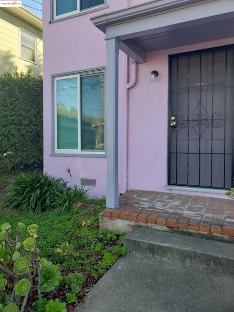1408 Berkeley Way, Berkeley CA: https://media.crmls.org/mediaz/ba641241-ab07-4901-bee5-db210f70a5e7.jpg