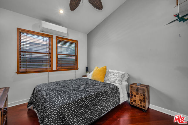 4450 Campbell Drive, Los Angeles CA: https://media.crmls.org/mediaz/ba64365a-5ba5-4e5f-9e4f-d0b468882c4b.jpg