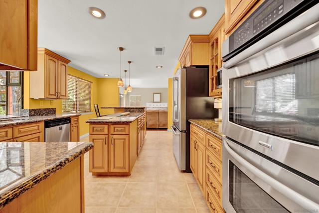 2010 Palsero Ave, Escondido CA: https://media.crmls.org/mediaz/ba646119-05fe-4366-91ee-1a1b65d5198a.jpg