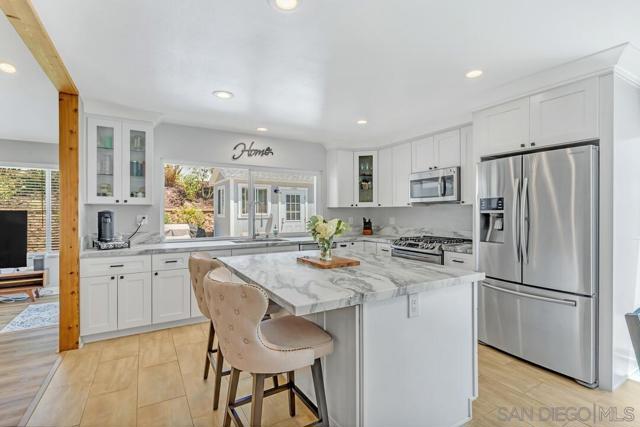 13533 Mora Cir, Poway CA: https://media.crmls.org/mediaz/ba64660d-93d5-4365-a091-b919712878c2.jpg