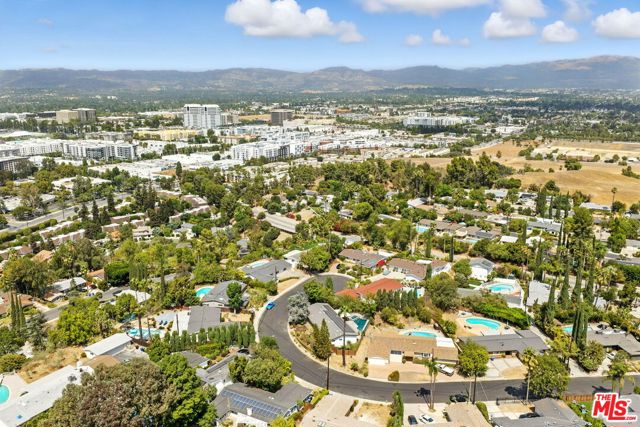 20835 Tiara Street, Woodland Hills CA: https://media.crmls.org/mediaz/ba647fa9-055f-4166-bbfd-04c8b67e69b2.jpg