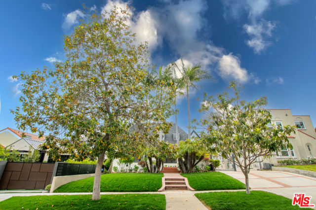 449 S Citrus Avenue, Los Angeles CA: https://media.crmls.org/mediaz/ba64ca20-3848-447e-aab2-5540d4380dc0.jpg