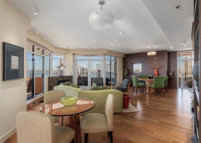 700 W Harbor Dr, San Diego CA: https://media.crmls.org/mediaz/ba64cc7c-8d87-4d19-8376-4f83f122967d.jpg