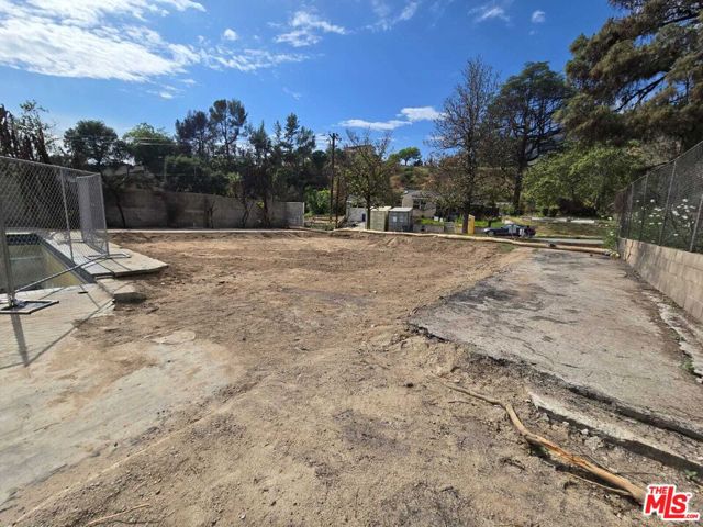3792 El Sereno Avenue, Altadena CA: https://media.crmls.org/mediaz/ba65793d-6692-4237-9ae2-bb1ee8c9652d.jpg