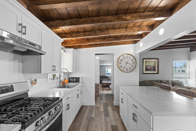 431 Palm Drive, Oxnard CA: https://media.crmls.org/mediaz/ba66284a-61d9-4f2f-b678-80ba3e513153.jpg