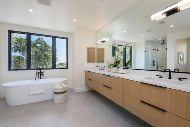 1025 Continental Drive, Menlo Park CA: https://media.crmls.org/mediaz/ba675b28-eb55-46ff-82f8-cdd3bc3f3161.jpg