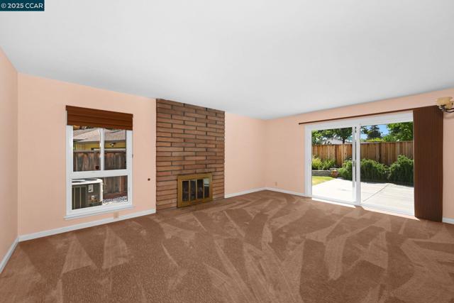 1236 Sherlock Way, Concord CA: https://media.crmls.org/mediaz/ba677820-4ba0-4f6e-9d43-c56b0b7fb589.jpg