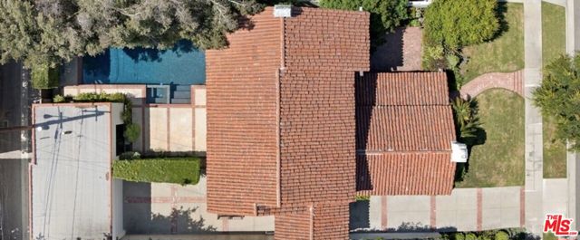 313 S Peck Drive, Beverly Hills CA: https://media.crmls.org/mediaz/ba683710-c867-45cf-ace9-a61ff3f6d6a1.jpg