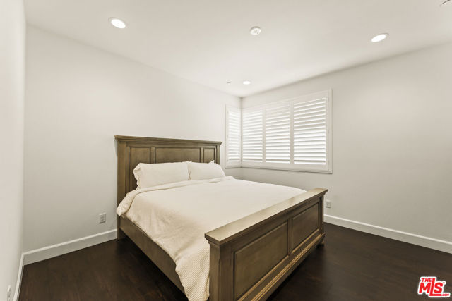 11767 Toyon Drive, Chatsworth CA: https://media.crmls.org/mediaz/ba686290-08f3-4021-9f33-7d630819d750.jpg