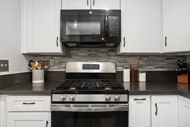 15576 Paseo Ajanta, San Diego CA: https://media.crmls.org/mediaz/ba687d35-6abd-4868-a541-5cd15ce5a7a1.jpg