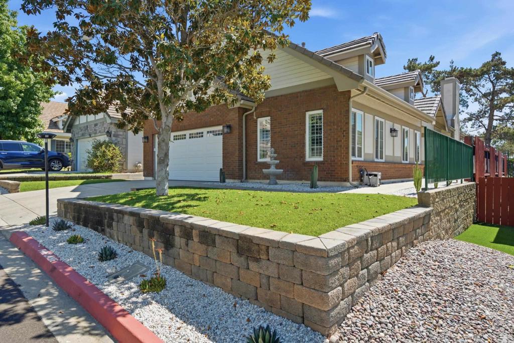 879 English Holly Lane - photo 2