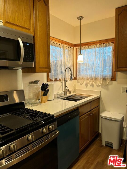 5764 W 85th Place, Los Angeles CA: https://media.crmls.org/mediaz/ba68ea40-eb1a-4636-94e0-5b9a95febc6f.jpg