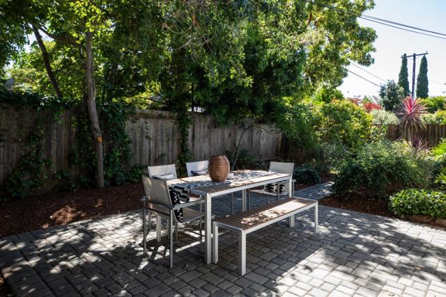 1494 Kings Lane, Palo Alto CA: https://media.crmls.org/mediaz/ba691b46-a122-467c-995e-0f279c85ce75.jpg