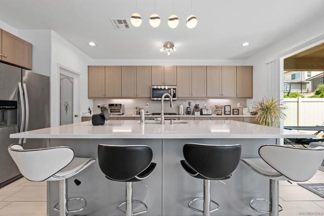 1314 Stearns Wharf Rd, Chula Vista CA: https://media.crmls.org/mediaz/ba69a6dd-7707-4e0f-97b0-dd771114a73c.jpg