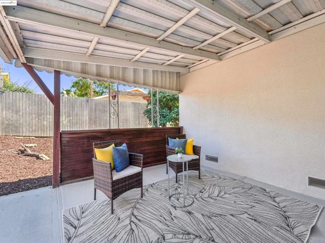 589 Evangeline Way, Hayward CA: https://media.crmls.org/mediaz/ba69c810-4071-48d6-bdea-16b0be7cd2a7.jpg