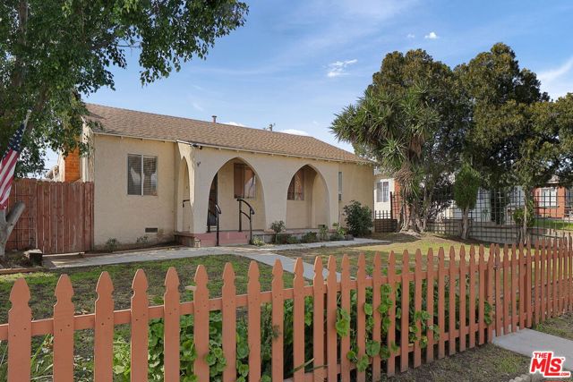 7707 Bakman Avenue photo 2