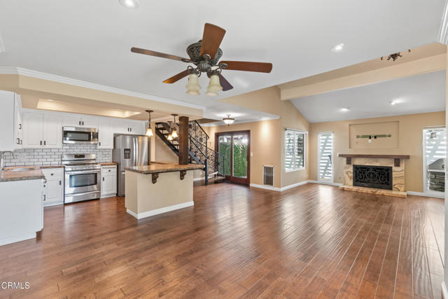 5197 Teton Lane, Ventura CA: https://media.crmls.org/mediaz/ba6a13b8-b0c5-4737-aba8-da025db25912.jpg