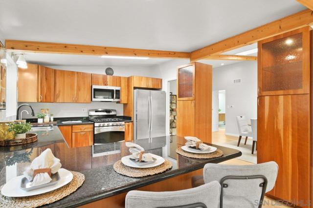 3559 Larga Circle, San Diego CA: https://media.crmls.org/mediaz/ba6a81ba-4081-49e1-aa9b-6340c5590591.jpg