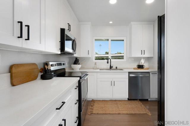 3630 Vista Campana S 6, Oceanside CA: https://media.crmls.org/mediaz/ba6a8ad2-ef73-4220-9b4d-0a7208b58582.jpg