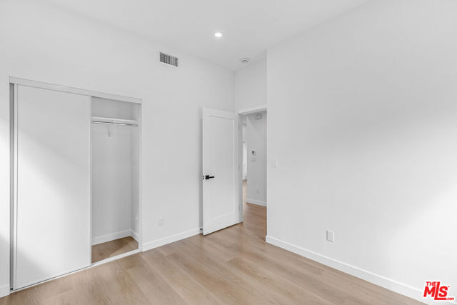 1536 11th Street, Santa Monica CA: https://media.crmls.org/mediaz/ba6b10a0-e4db-418e-9275-d6094f363406.jpg