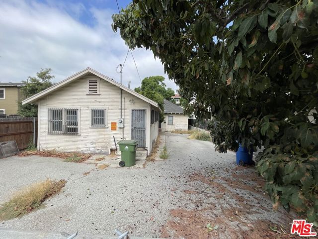 3042 Royal Street, Los Angeles CA: https://media.crmls.org/mediaz/ba6b1a02-9ab7-4586-a9bb-d92817e83d55.jpg
