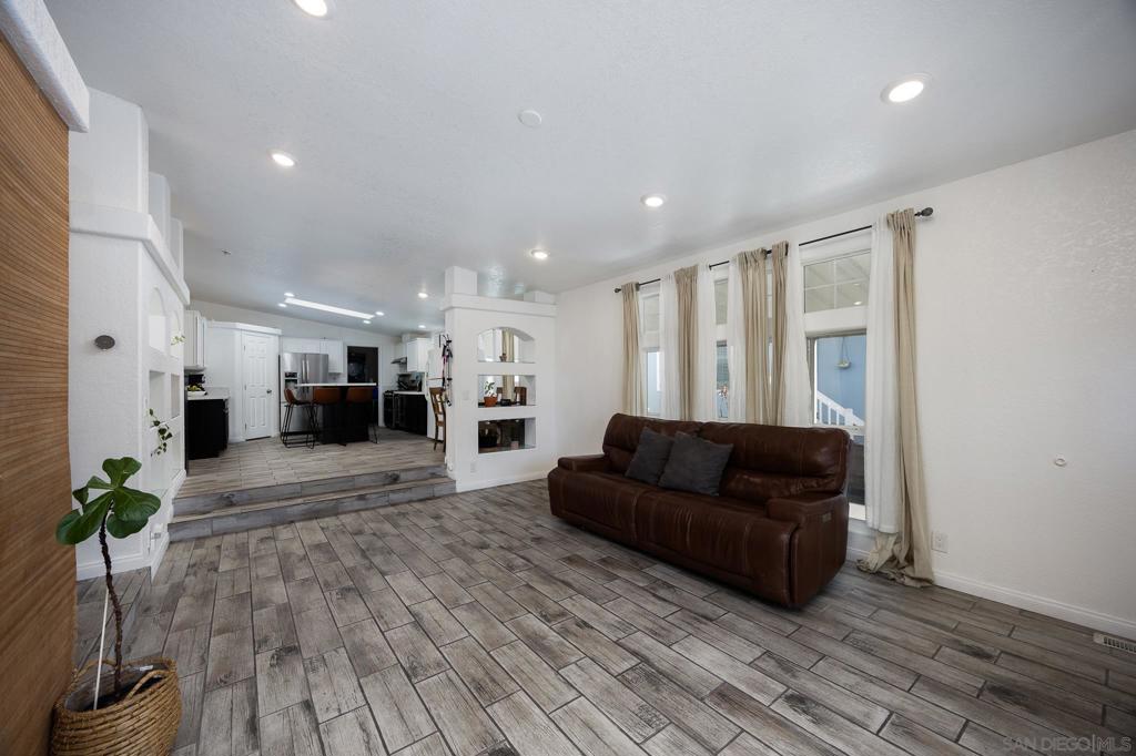 MLS #250038022SD image #9