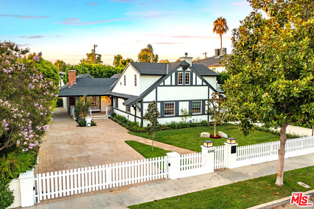 10445 Valley Spring Lane, Toluca Lake CA: https://media.crmls.org/mediaz/ba6be310-90fb-4c86-ac82-9063ad327abb.jpg